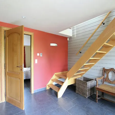 Riverside Mansion Retreat Feriehus