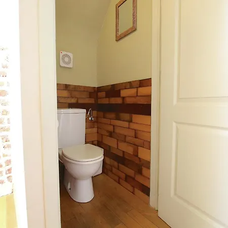 Riverside Mansion Retreat *