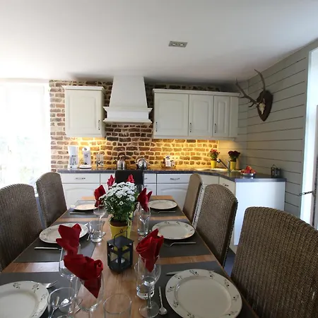 Nyaraló Riverside Mansion Retreat *