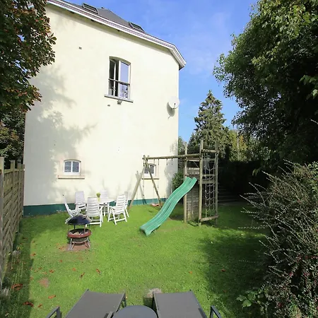 Feriehus Riverside Mansion Retreat